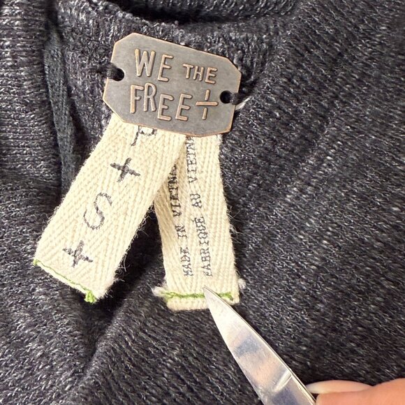 We The Free People Sweater Womens Sz L Charcoal Split Back Cowl Neck Knit Top - Picture 8 of 11